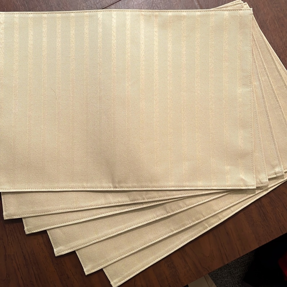 BNWT gold placemats